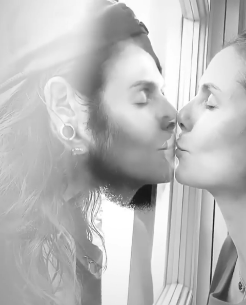 Heidi Klum ve Tom Kaulitz karantinada camdan öpüşmeleri olay oldu - Resim: 2
