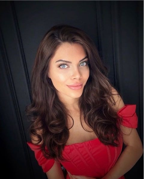 'Sütyenle dışarı fırlamışsın' sözlerini Ceren Hindistan 'Edepsiz namussuz' diyerek tiye aldı - Resim: 1