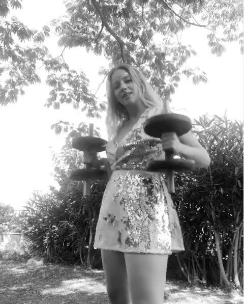 Hayal Köseoğlu kadına şiddete işte böyle meydan okudu bakın neler yazdı - Resim: 3