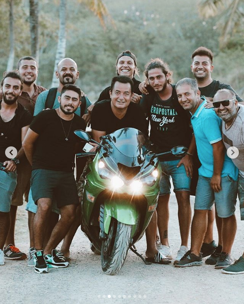 Survivor'ın sunucusu Murat Ceylan fena yakalandı! Merdivenlerde dudak dudağa... - Resim: 4