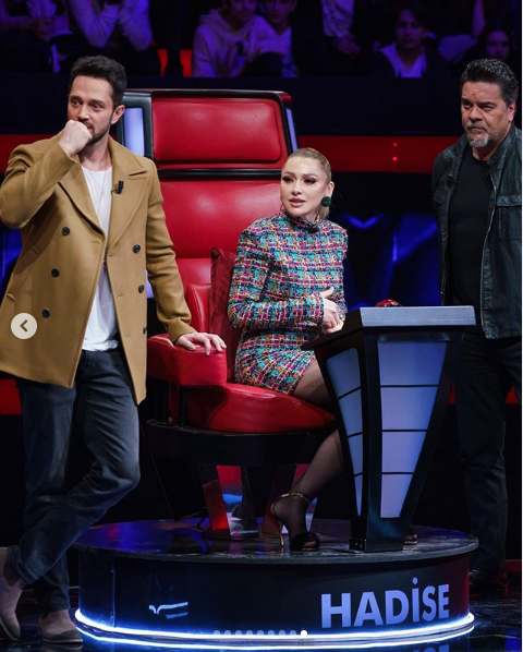 Hadise Seda Sayan'la pozunu paylaştı Beyazıt Öztürk detayı ve mini etek olay oldu - Resim: 3