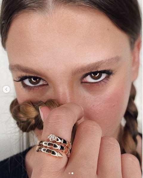 Sütyensiz paylaşımı şoke etti Serenay Sarıkaya sınır tanımadı peş peşe paylaştı - Resim: 3