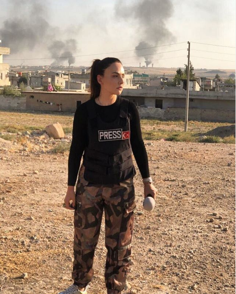 Barış Pınarı Harekatı için sınıra giden Buket Aydın'a meslektaşı Ece Üner'den destek geldi - Resim: 2