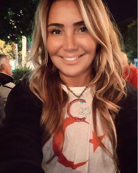 Yonca Evcimik Ezhel'in Aya şarkısında bikinili dans etti eleştirilere önlemi olay oldu - Resim: 1