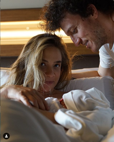 Müge Boz Caner Erdeniz ve bebeğiyle ilk pozunu verdi hamilelik pozları eleştirilmişti - Resim: 2