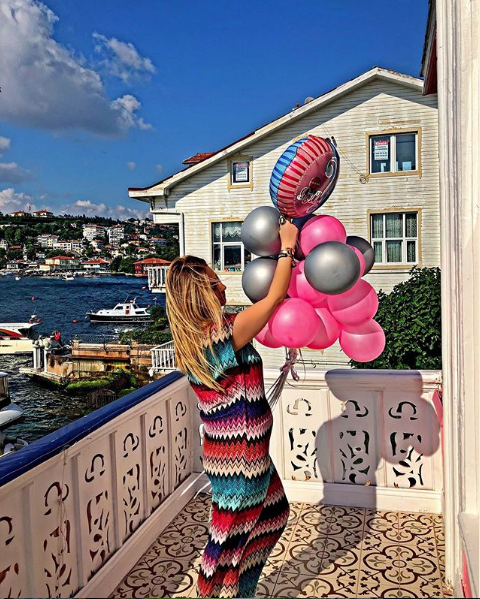 Hastaneden taburcu olan Mehmet Ali Erbil dede oldu kızı Sezin Erbil doğum yaptı - Resim: 3