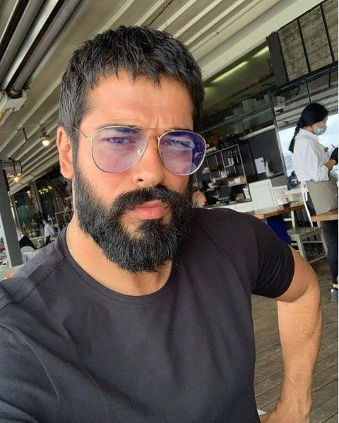 ATV Kuruluş Osman'ın başrolü Burak Özçivit oğlu Karan ile ilk pozunu verdi - Resim: 1