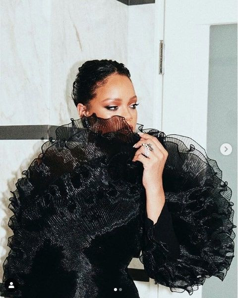 Rihanna iç çamaşırı moda defilesinde içinde İslami hadis geçen şarkı çaldırdı tepki yağdı - Resim: 2
