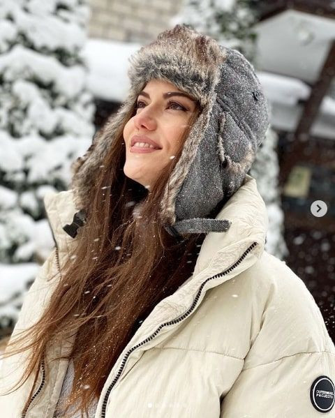 Fahriye Evcen dekoltesini bakın nasıl kapattı abiye kıyafetiyle olay! - Resim: 4