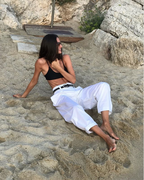 Yasemin Özilhan kırmızı mayosuyla veda etti sosyal medya sallandı - Resim: 4