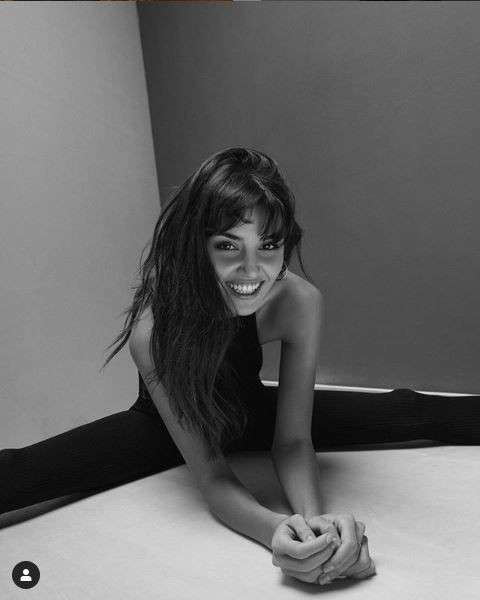 Hande Erçel'e fanlarından ağlatan sürpriz - Resim: 1