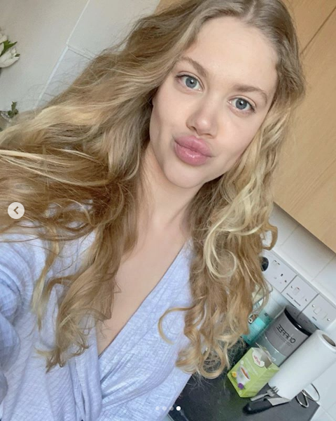 Serel Yereli dışarı çıkamayınca geceliğiyle cama çıktı yazdıkları şoke etti - Resim: 2