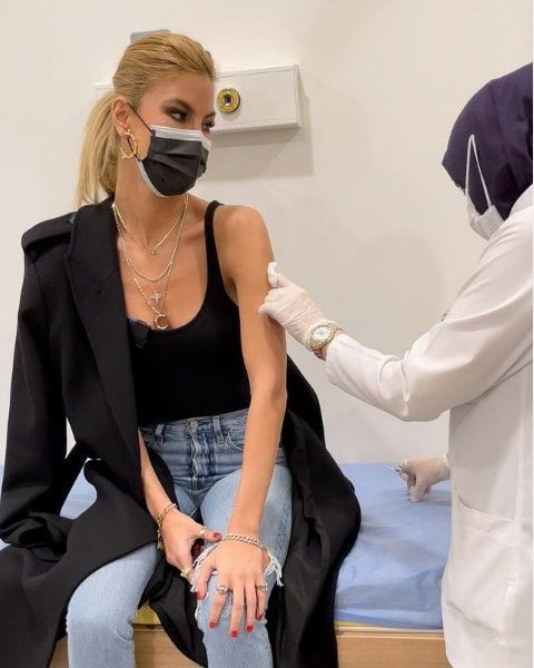 Çağla Şıkel Çin aşısı CoronaVac oldu bir de çağrıda bulundu - Resim: 2