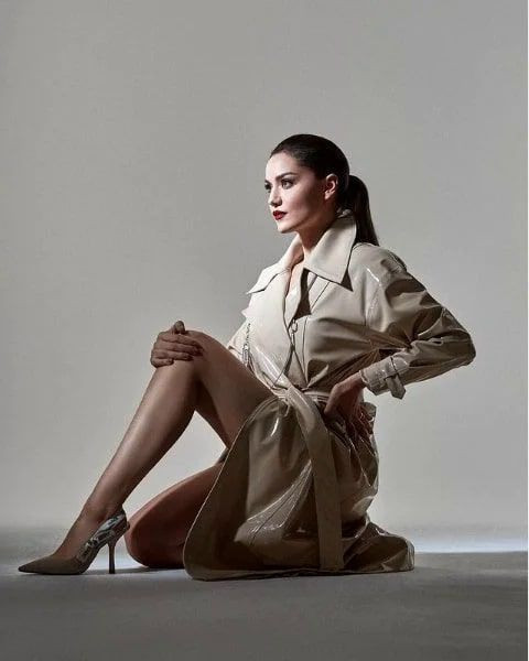 Fahriye Evcen'i Burak Özçivit kıskanıyor mu derin dekolteli pozlarına dair bakın ne dedi - Resim: 2