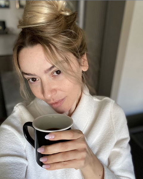 Hadise'nin acı günü halası Koronavirüs nedeniyle mi öldü? Cenazeye katılamadı - Resim: 1