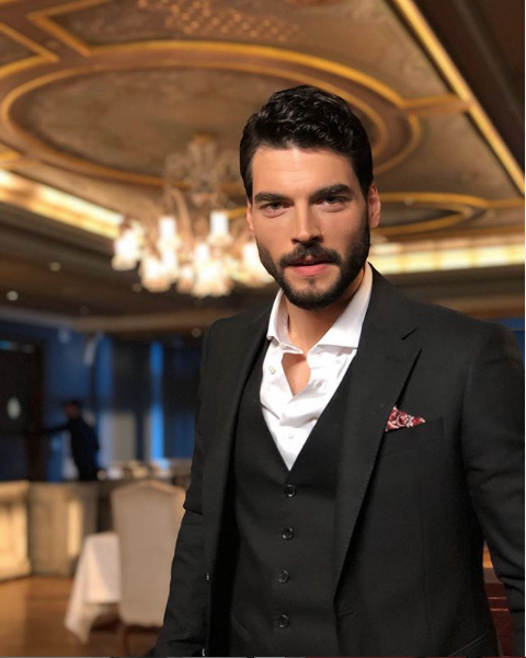 ATV Hercai dizisinin yıldızı Akın Akınözü paylaşımıyla dikkat çekti bakın neler yazdı - Resim: 1