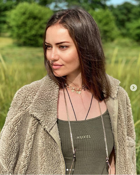 Burak Özçivit'in eşi Fahriye Evcen'in yarım milyon tıklanan karesi - Resim: 2