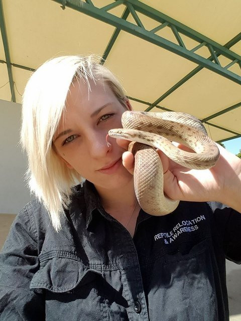 İnanılmaz aile hayrete düşürdü! Vahşi hayvanları elleriyle avlayıp... - Resim: 3