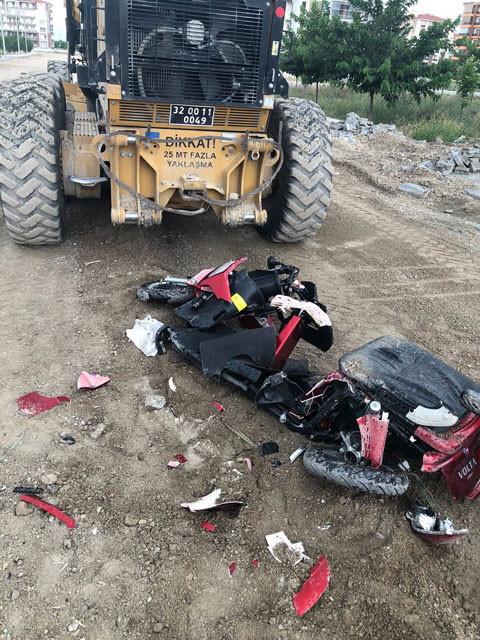 Dehşete düşüren an! İş makinesinin altında böyle can verdi - Resim: 3