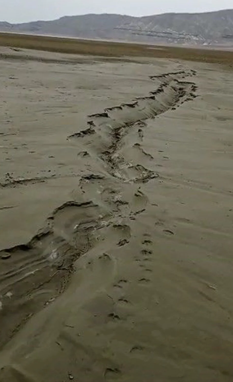 Deprem sonrası görüntü korkuttu! Uzmanlar inceledi, zemin sıvılaşmasının nedeni açıklandı - Resim: 2