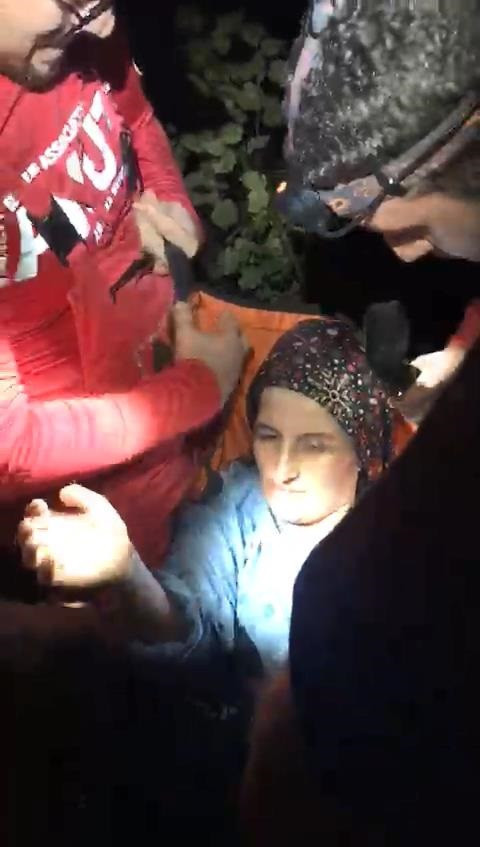 Rize de sele teslim! Yolar kapandı hamile kadın böyle kurtarıldı - Resim: 3