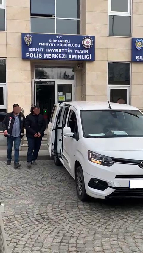 Kırklareli'nde 217 bin 800 TL ile kaçarken yakalandı - Resim: 0