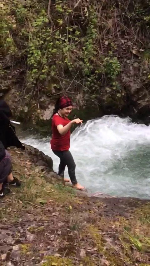 'Meydan okuyup' dereye atladı kurtarmaya giden arkadaşı öldü - Resim: 4