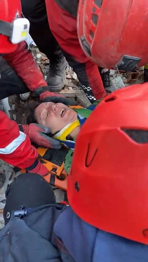 52 saat sonra kurtarıldı sevinç gözyaşları döktü! Ekiplere bakın ne dedi - Resim: 1
