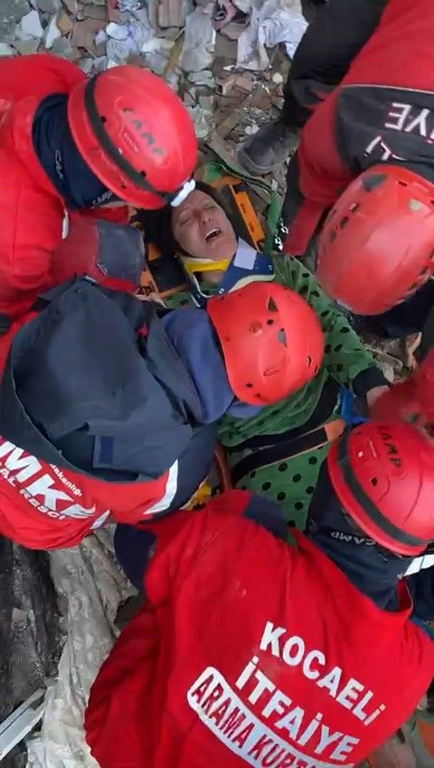 52 saat sonra kurtarıldı sevinç gözyaşları döktü! Ekiplere bakın ne dedi - Resim: 2
