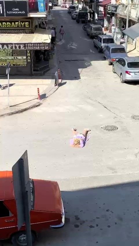 Balkonda soyundu, yolun ortasına sere serpe uzandı: Müge Anlı buraya gelecek - Resim: 2