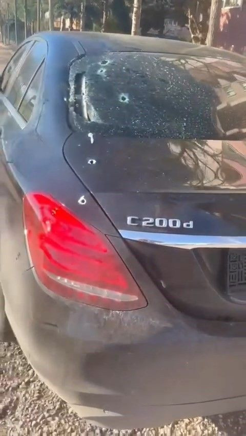 Kocaeli'nde işadamına seyir halinde iken silahlı saldırı! Lüks aracı delik deşik oldu - Resim: 1