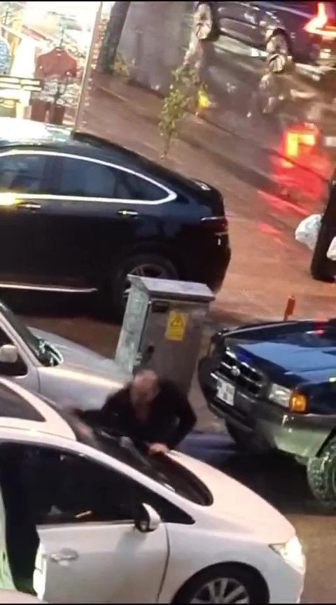 Eski sevgilisine kabusu yaşattı! Trafikte otomobilinin önünü kesti ve... - Resim: 3