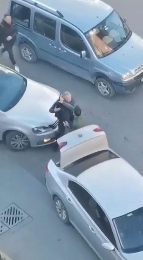 Çekmeköy'de yol verme kavgasında uzun namlulu silaha sarıldı - Resim: 0