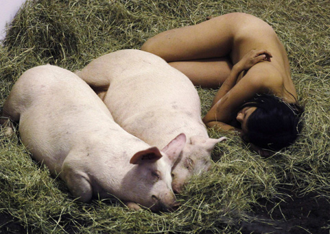 Yine çırılçıplak soyundu - Resim: 3