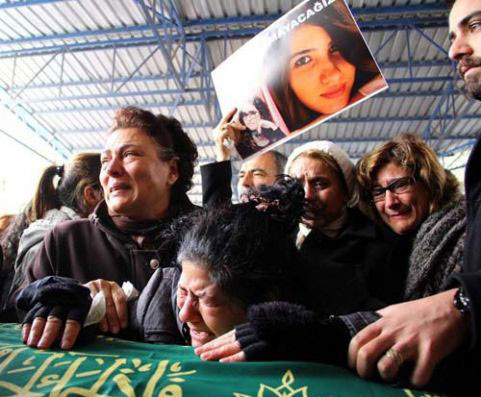 Türkiye'yi ağlatan Özgecan'ın canaze namazı kılındı - Resim: 1