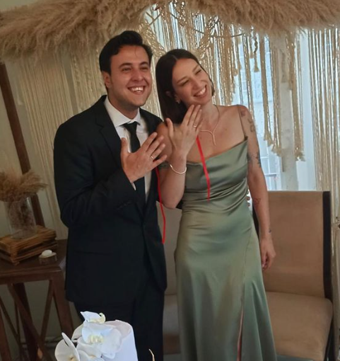 Güldür Güldür Show oyuncusu Burak Topaloğlu nişanlandı! Nişanlısını görenler hayran kaldı - Resim: 4