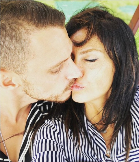 Tuğba Ekinci'den olay paylaşım sevgilisiyle dudak dudağa - Resim: 2