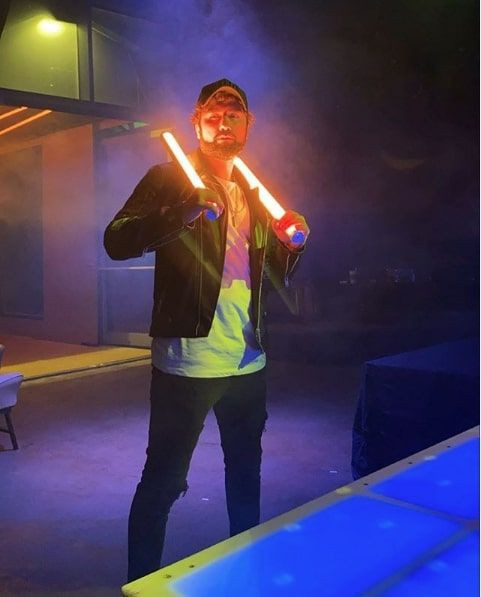 Survivor yıldızı Yasin Obuz'un yeni şarkısı Demet Akalın'dan tam not aldı - Resim: 1