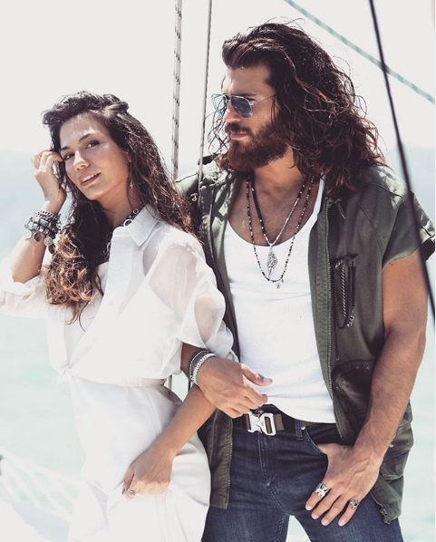 Can Yaman'la aşk yaşayan Demet Özdemir'in bikinili göbek dansı olay! - Resim: 4