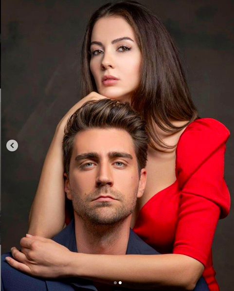 Afilli Aşk'ın Ayşe'si +18'lik pozlar verdi! Burcu Özberk dekolteyi abartınca... - Resim: 1