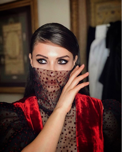 Afili Aşk'ın yıldızı Burcu Özberk Tuba Büyüküstün'le pişti oldu eleştirilen bakın kim oldu - Resim: 3