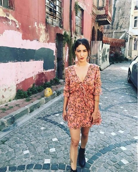 Taze anne Hazal Kaya setlere dönme kararı aldı yeni projesi bile belli oldu - Resim: 2