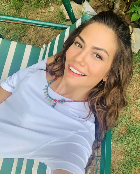 Can Yaman ile aşk yaşayan Demet Özdemir'den şimdi de kalça şov! Göbek dansı olay olmuştu - Resim: 3