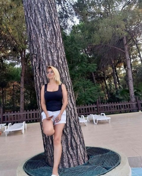 Songül Karlı taytlı pozundan sonra mini elbisesiyle büyüledi bakın nasıl paylaştı - Resim: 2