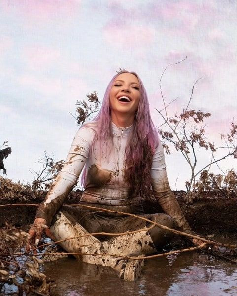 Ece Seçkin'in ailesi Covid 19'a yakalandı Twitter hesabından tek isteğini böyle duyurdu - Resim: 1