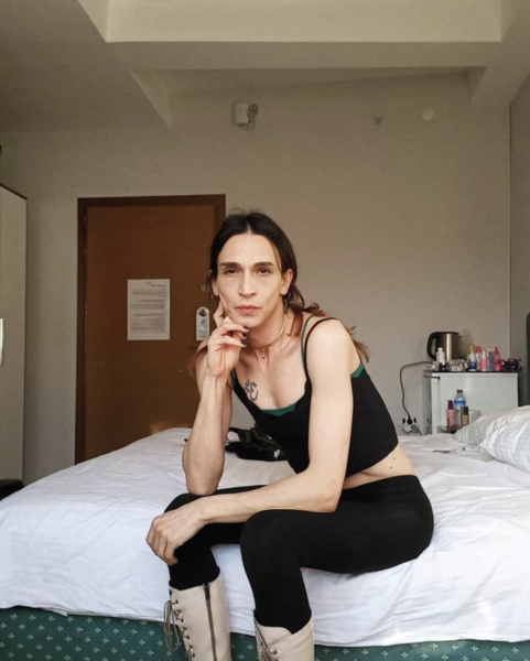 Önce cinsiyet değiştirdi sonra dekolte verdi! Çukur'un Timsah Celal'i o pozlarıyla gündem oldu - Resim: 1