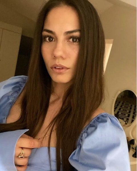 Demet Özdemir bikinili paylaştı sezonu açtı TV8 Doğduğun Ev Kaderindir yıldızı - Resim: 1