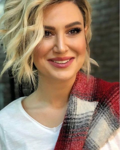 Yahşi Cazibe Hande Katipoğlu üstsüz güneşlenirken yakalandı! - Resim: 1