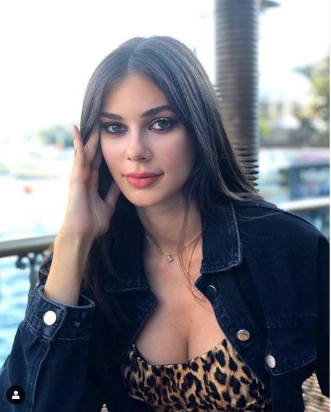 Defne Samyeli'nin kızı Deren Talu Baran Tınaz'la aşkını herkese bu pozla duyurdu - Resim: 1