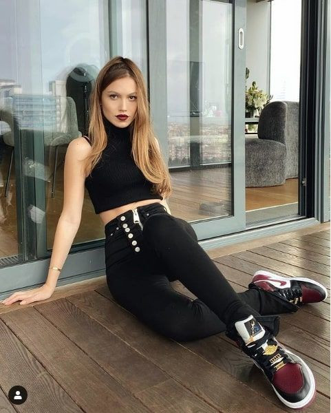 Duygu Özaslan taytlı pozlarıyla salladı artık fotoğraflarıyla oynamıyor - Resim: 4